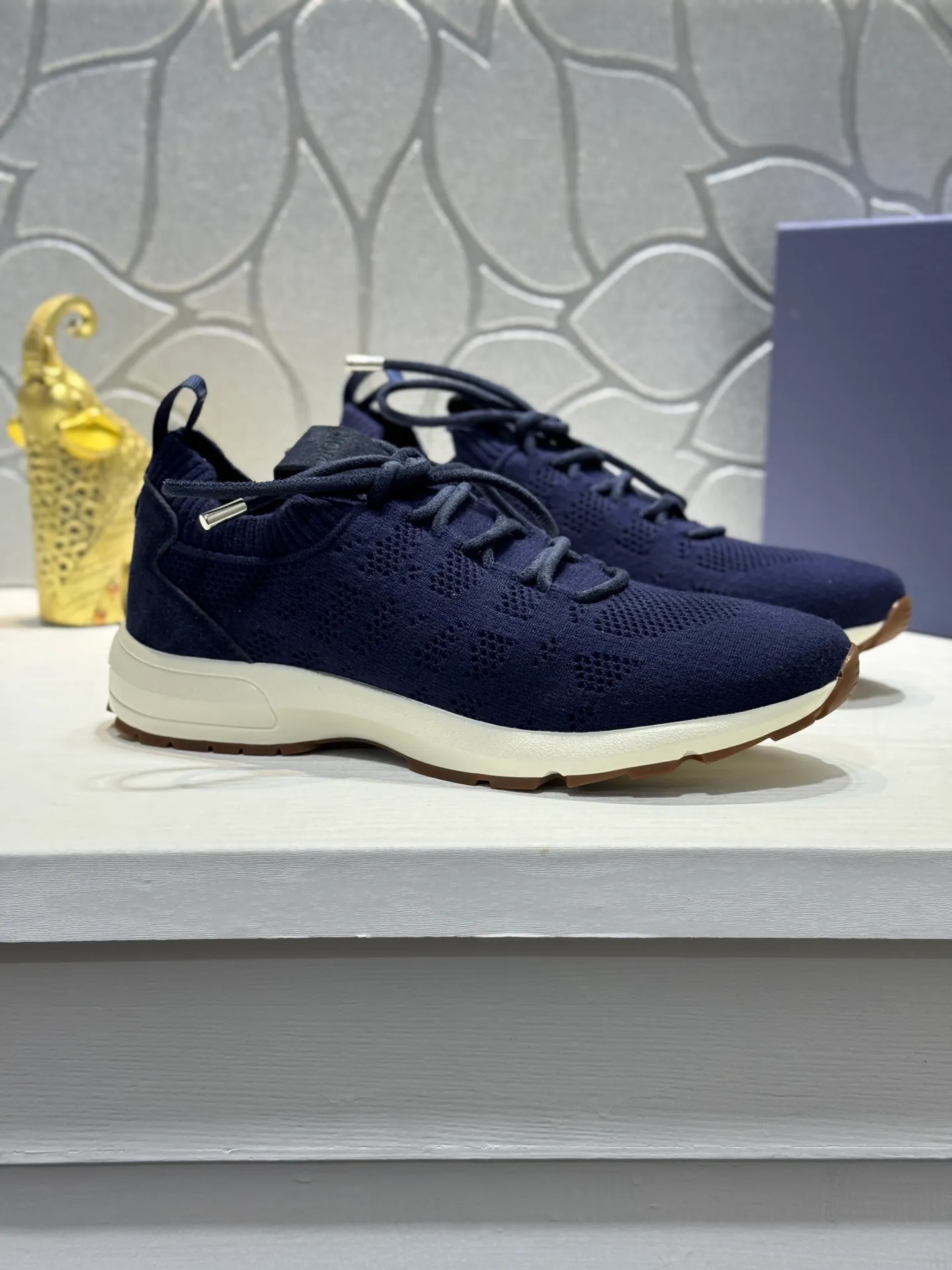 Men's shoes💰400【New style】🎠🎠Dior🔍Top purchasing agent🇮🇹 Di The new super-popular sneakers from the popular sneakers are synchronized with the new counters. The uppers are made of flying woven fabrics, and the logo logo on the tongue is perfectly reproduced with complex craftsmanship that is a must-have for fashionistas. The soles: the original soles are specially provided by the original factory, and the exclusive molded soles are super comfortable. The original factory orders, 🔍🔍multiple colors are available, you can go in and out of the counter at will, welcome to compare, a must-have for fashionable men. Code number: 38-44 (45 customized